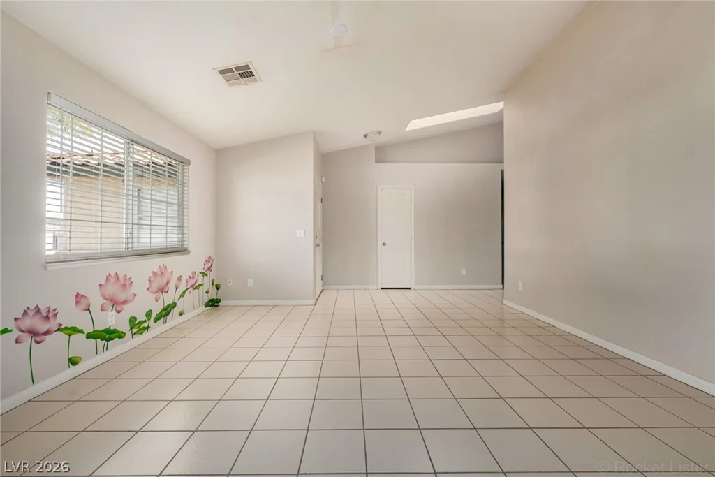 9021 Sunny Hills, Las Vegas, NV 89147