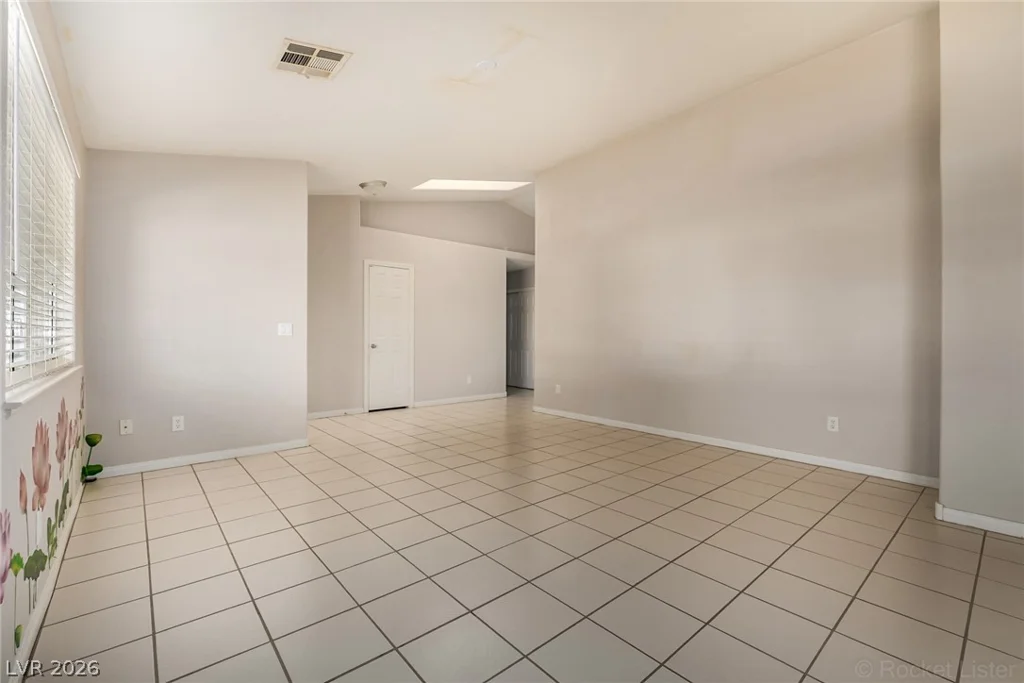 9021 Sunny Hills, Las Vegas, NV 89147