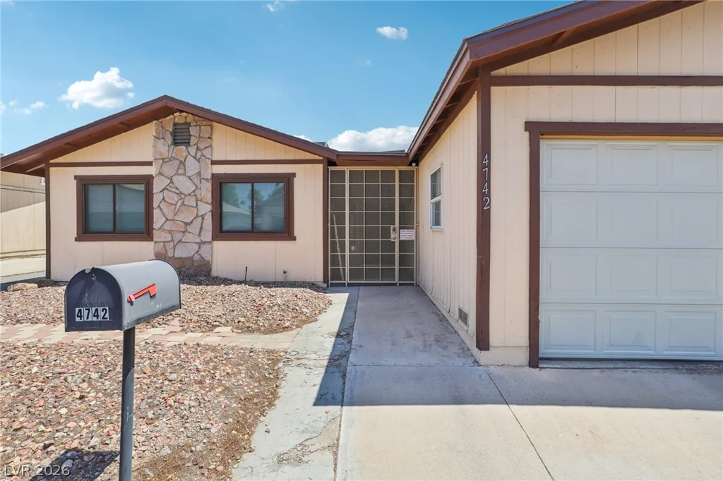 4742 Tierra Verde, Las Vegas, NV 89122