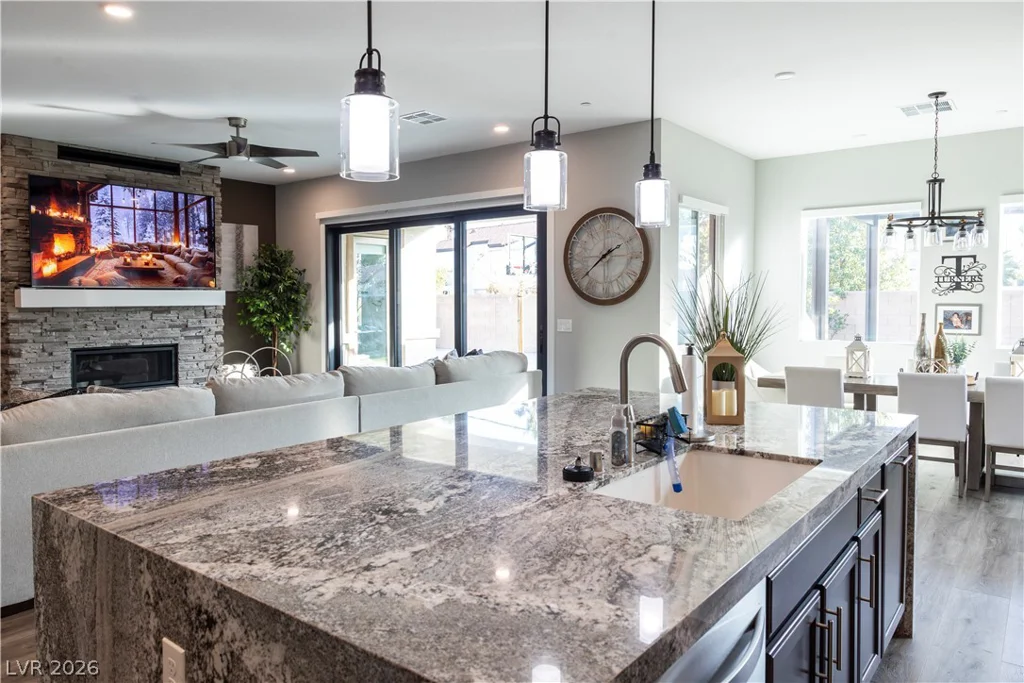 7433 Deschutes, Las Vegas, NV 89129