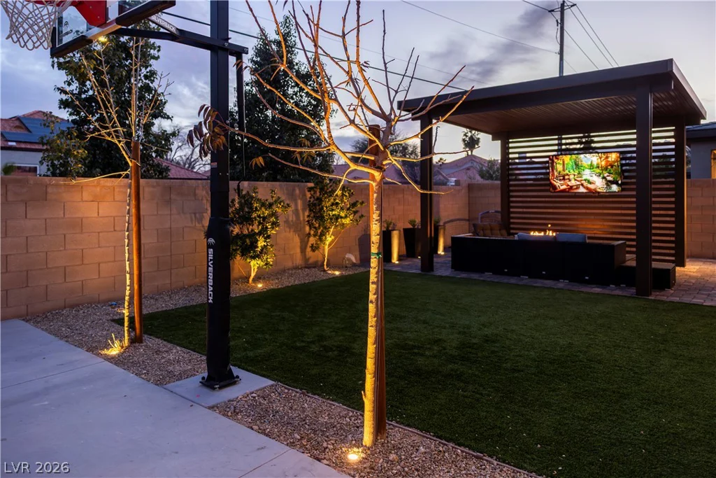 7433 Deschutes, Las Vegas, NV 89129