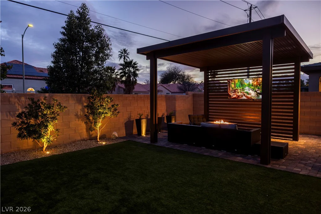 7433 Deschutes, Las Vegas, NV 89129