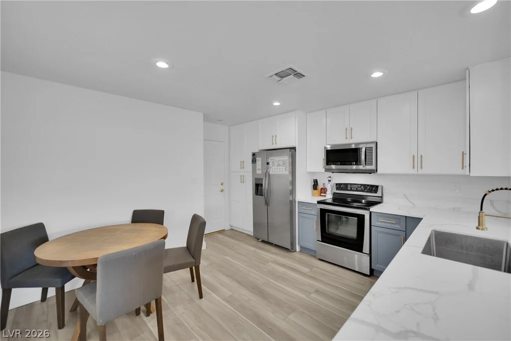 6940 Emerald Springs, Las Vegas, NV 89113
