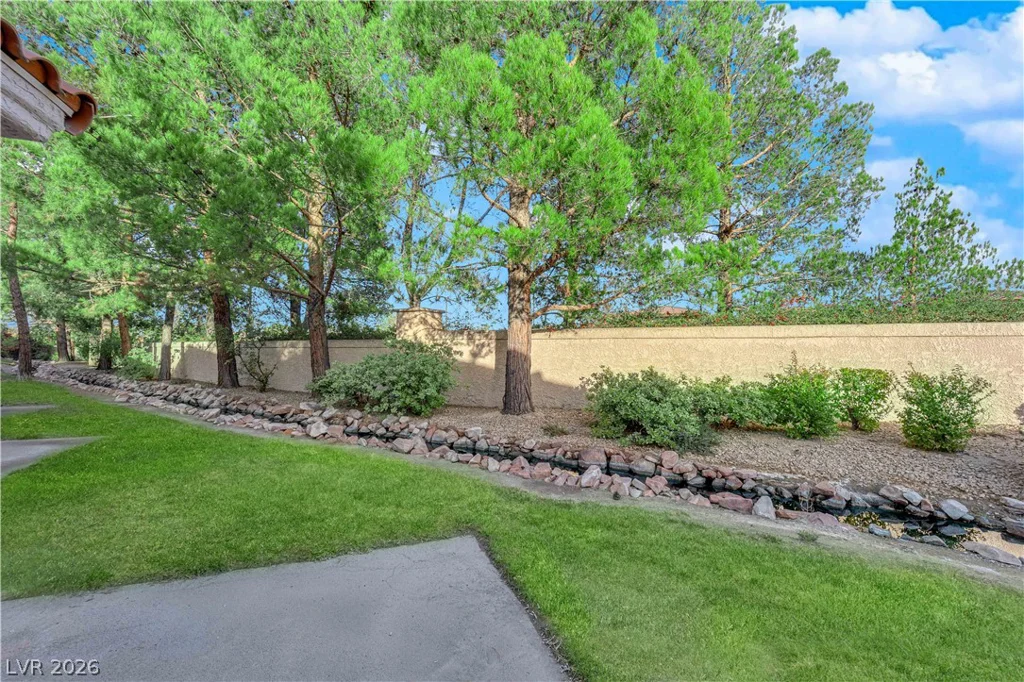 6940 Emerald Springs, Las Vegas, NV 89113