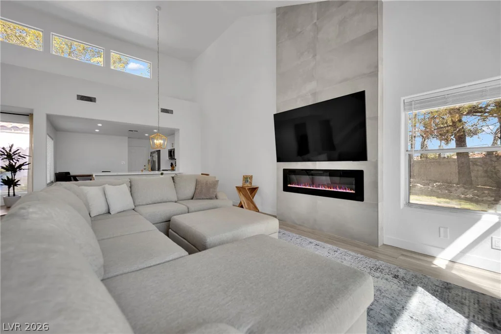 6940 Emerald Springs, Las Vegas, NV 89113