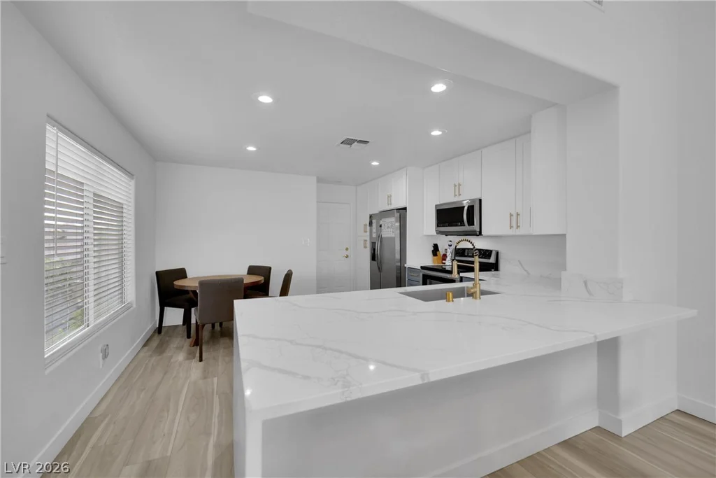 6940 Emerald Springs, Las Vegas, NV 89113