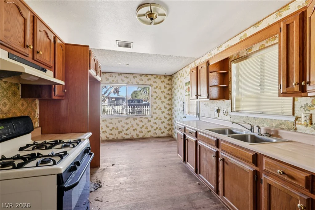 2608 Englestad, North Las Vegas, NV 89030
