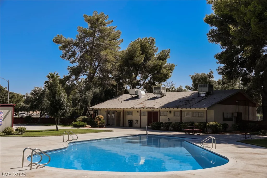 135 Greenbriar Townhouse, Las Vegas, NV 89121