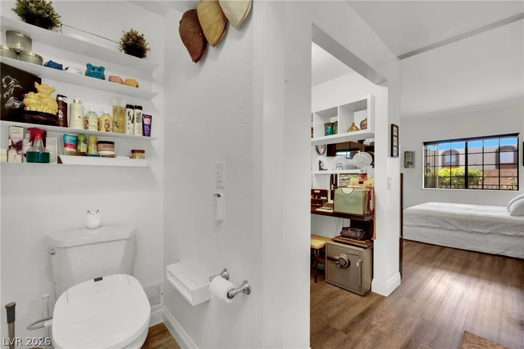 2851 Valley View, Las Vegas, NV 89102