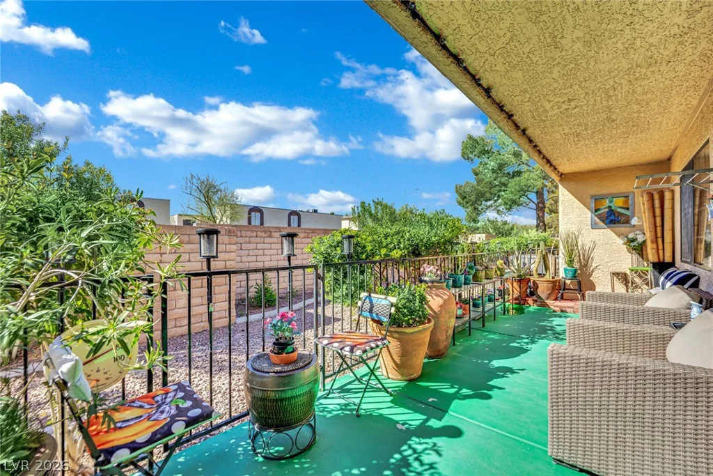 2851 Valley View, Las Vegas, NV 89102