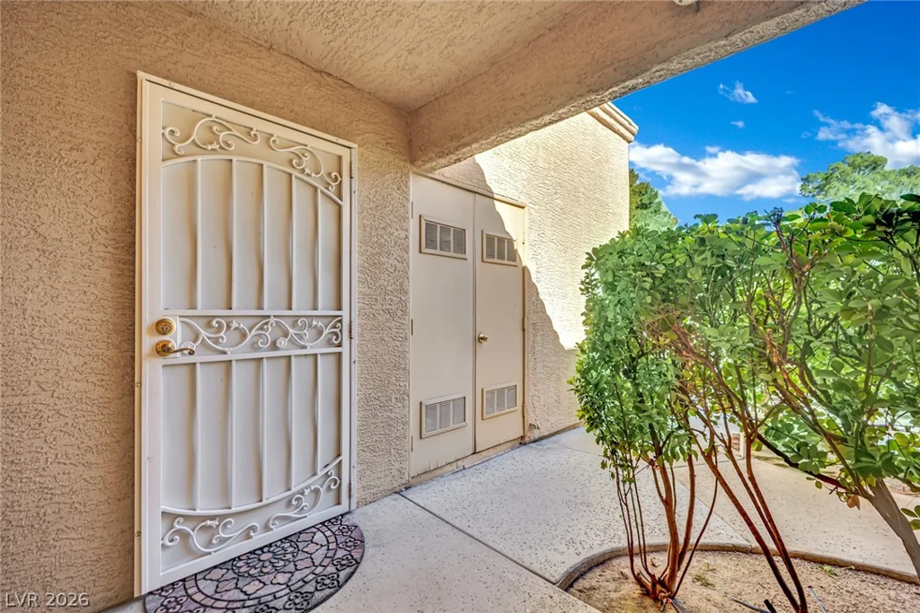 2851 Valley View, Las Vegas, NV 89102