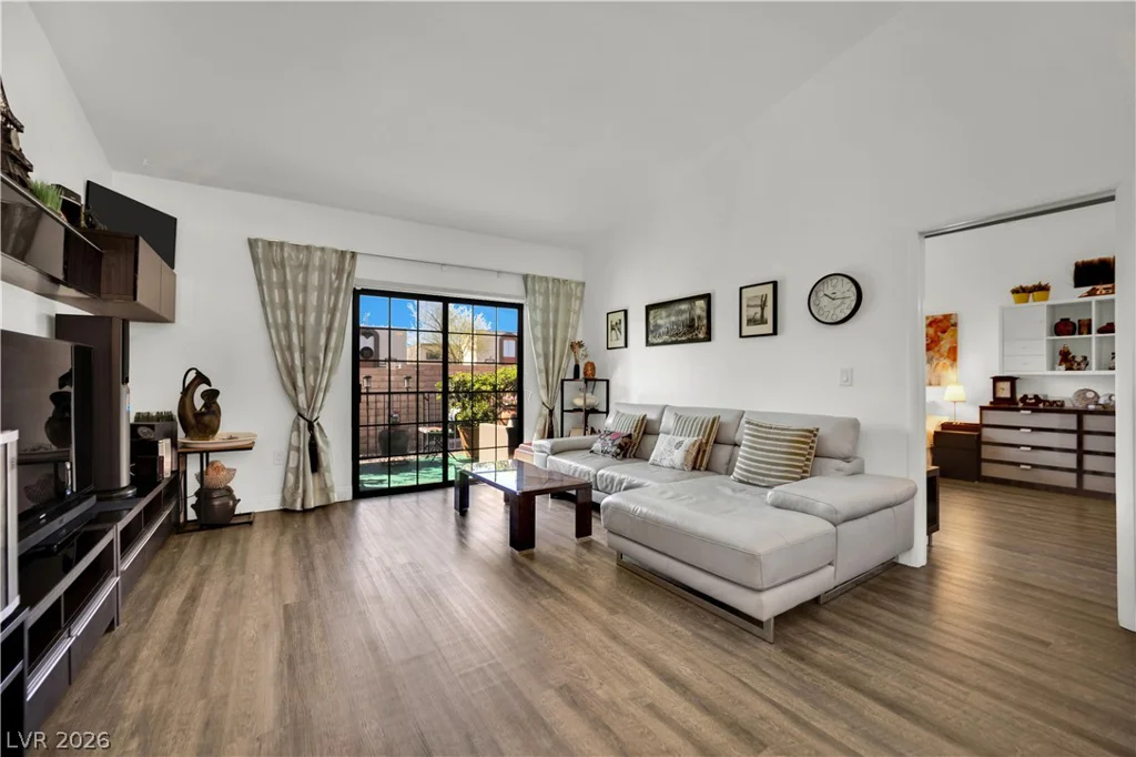 2851 Valley View, Las Vegas, NV 89102