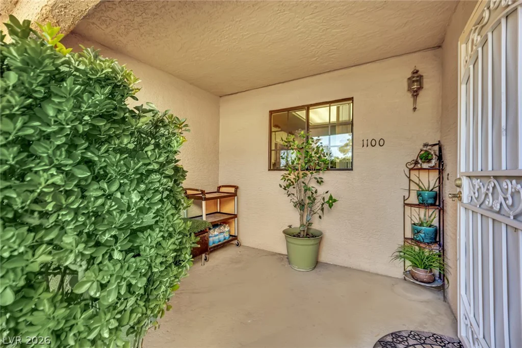 2851 Valley View, Las Vegas, NV 89102