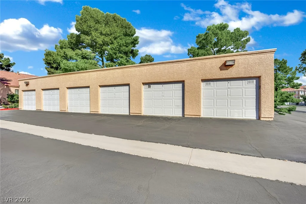 2851 Valley View, Las Vegas, NV 89102