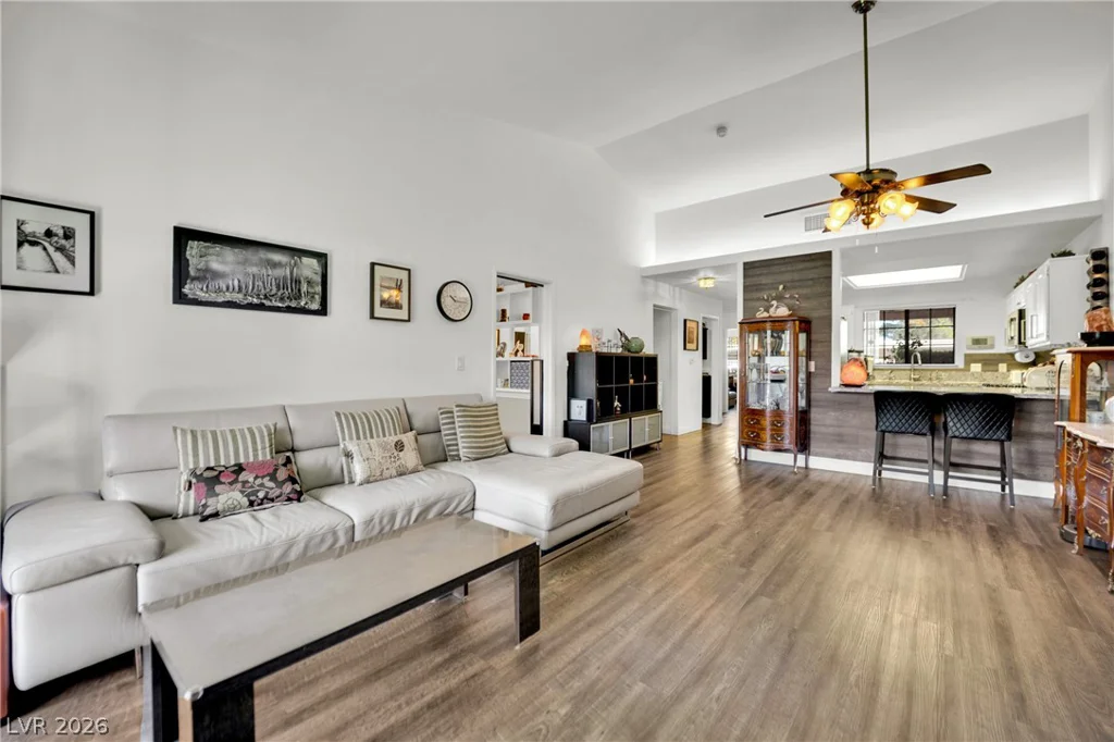 2851 Valley View, Las Vegas, NV 89102