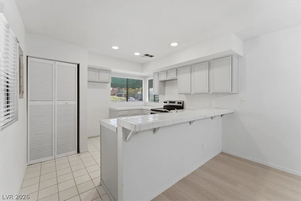 2220 Pine Breeze, Las Vegas, NV 89119