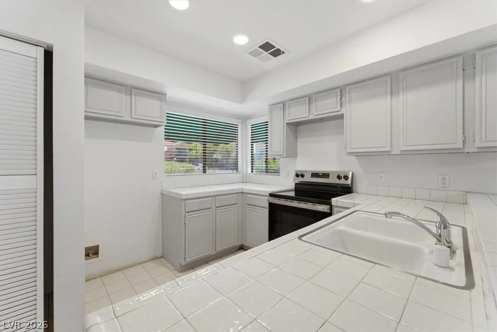 2220 Pine Breeze, Las Vegas, NV 89119
