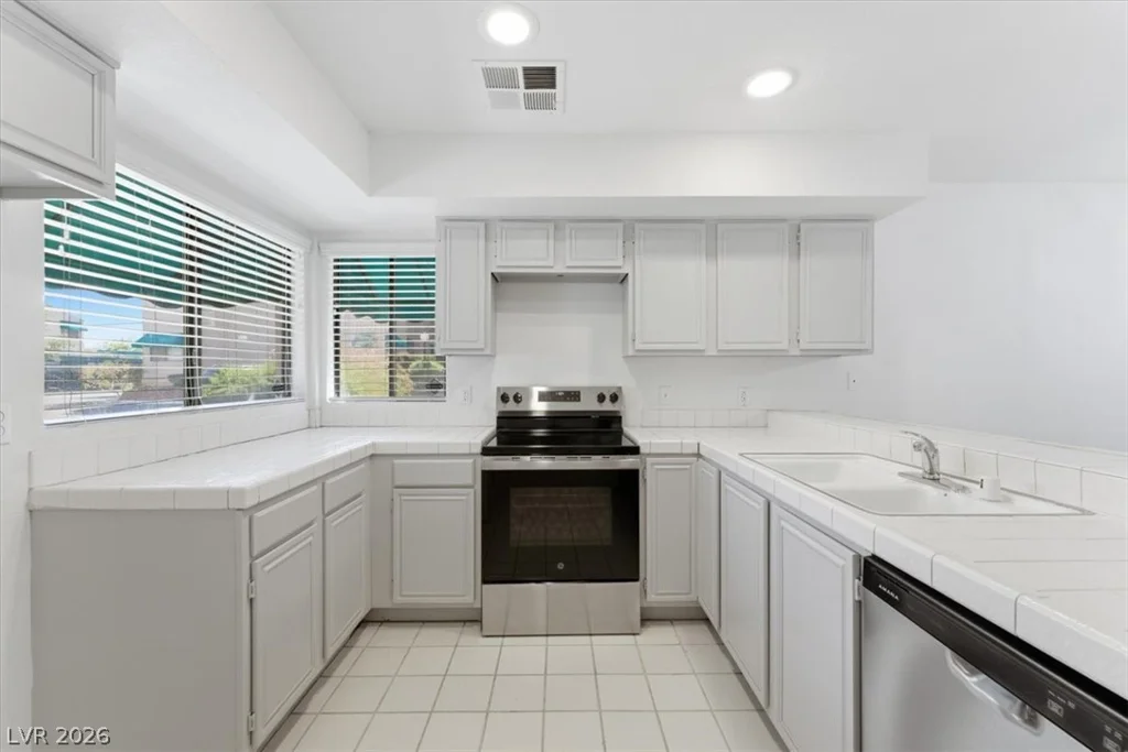 2220 Pine Breeze, Las Vegas, NV 89119