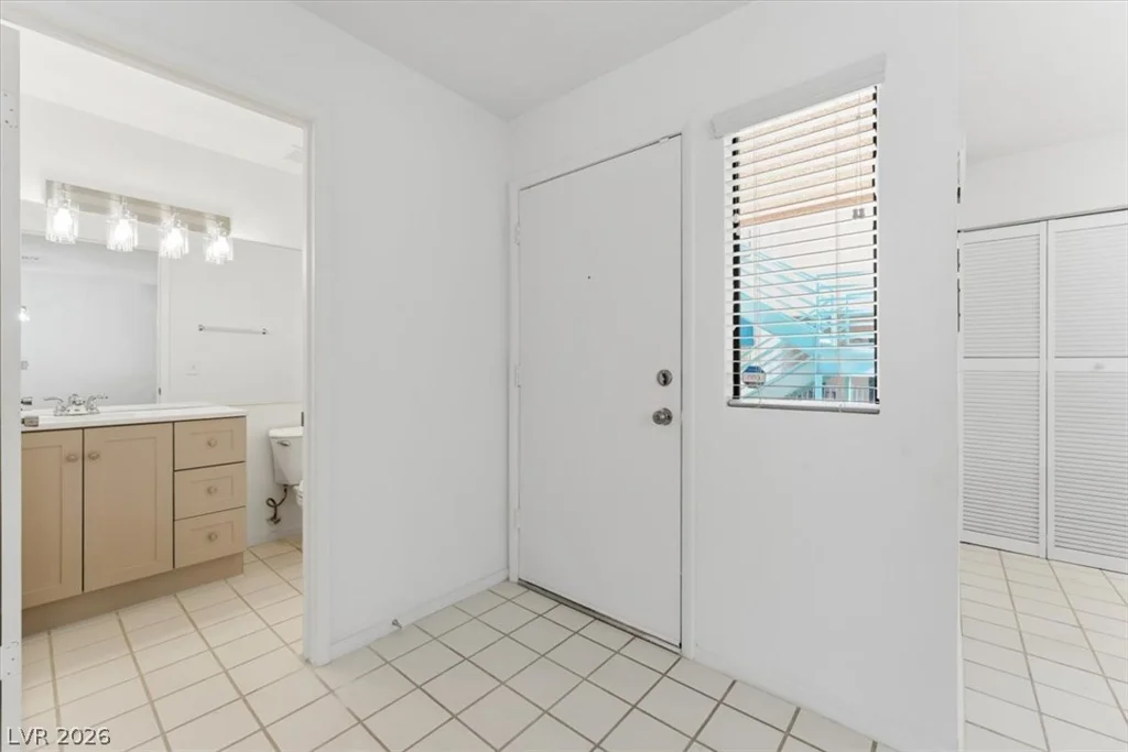 2220 Pine Breeze, Las Vegas, NV 89119