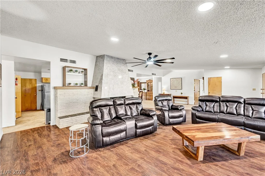 5881 Sandhill, Las Vegas, NV 89120