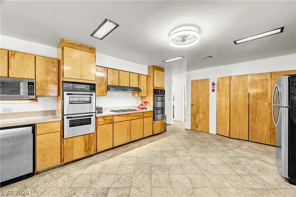 5881 Sandhill, Las Vegas, NV 89120
