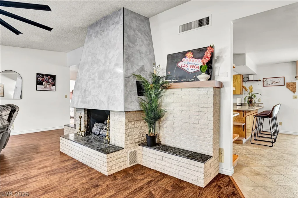 5881 Sandhill, Las Vegas, NV 89120