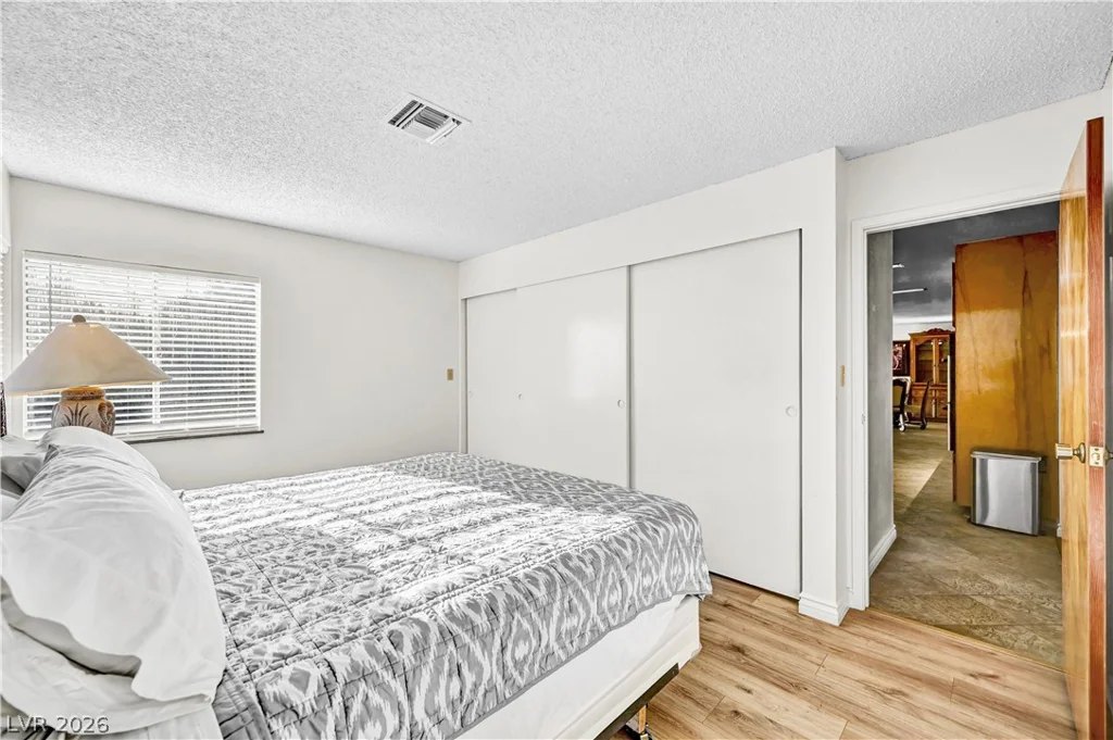 5881 Sandhill, Las Vegas, NV 89120