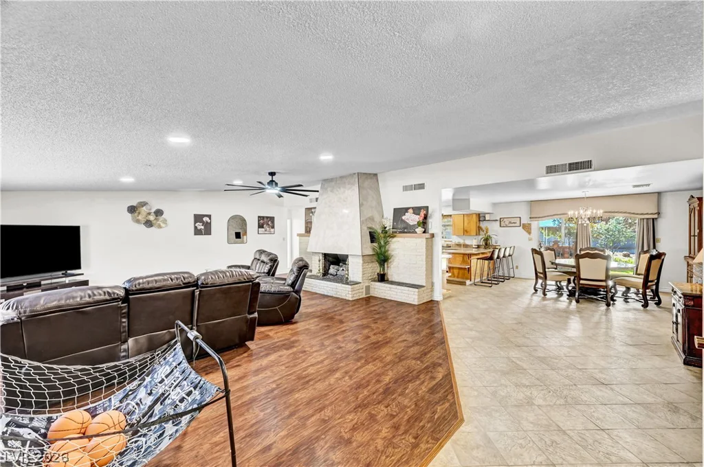 5881 Sandhill, Las Vegas, NV 89120