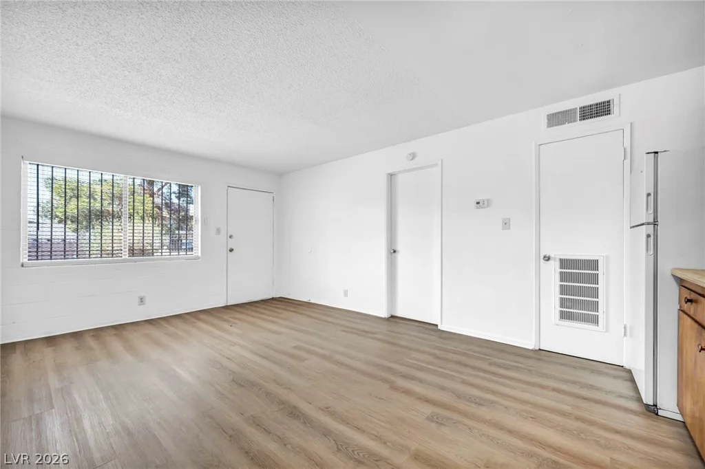 3720 Royal Crest, Las Vegas, NV 89119