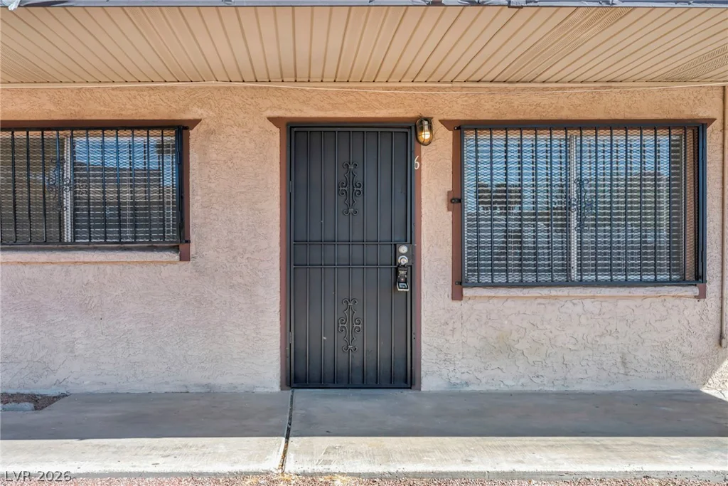 3720 Royal Crest, Las Vegas, NV 89119