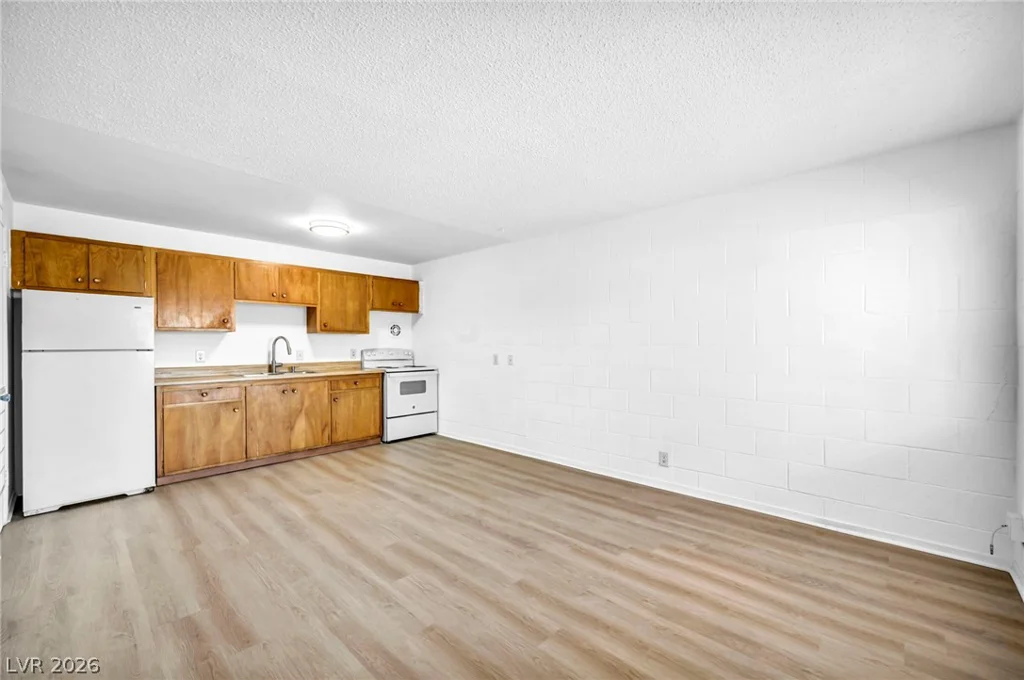 3720 Royal Crest, Las Vegas, NV 89119