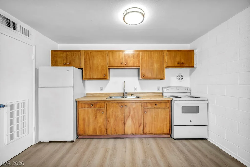 3720 Royal Crest, Las Vegas, NV 89119