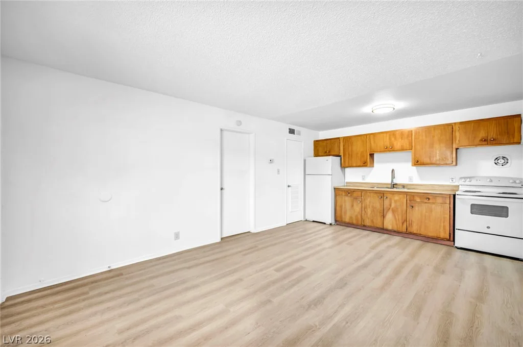 3720 Royal Crest, Las Vegas, NV 89119