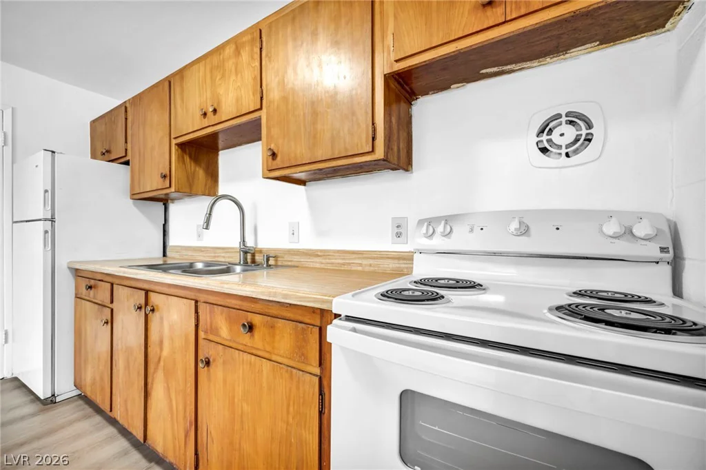 3720 Royal Crest, Las Vegas, NV 89119