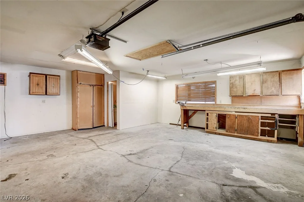 4388 Hacienda, Las Vegas, NV 89120