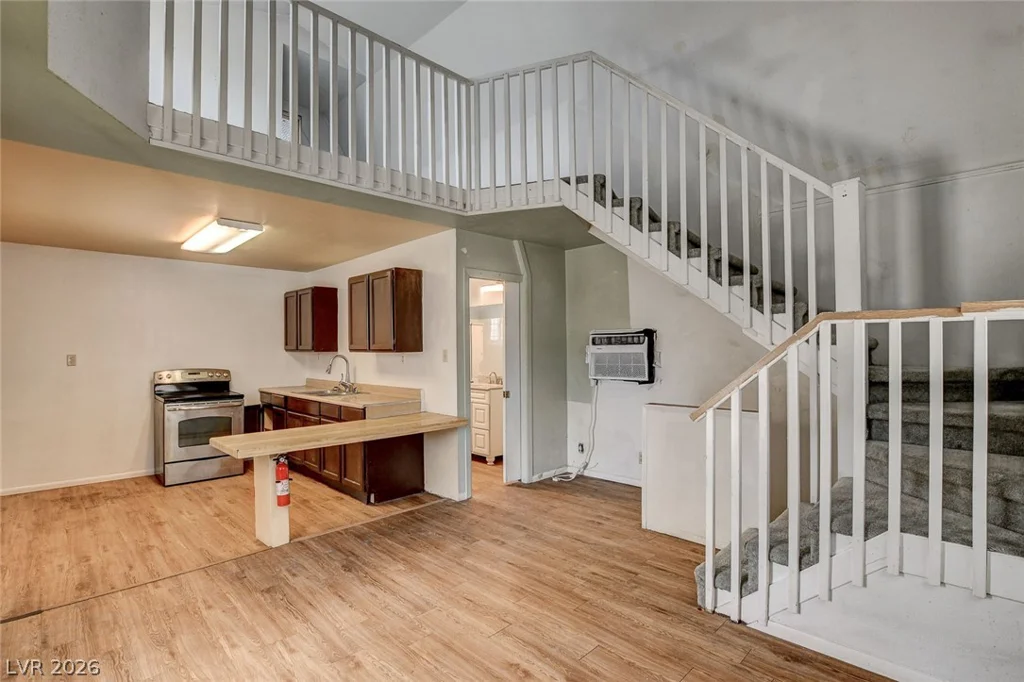 4388 Hacienda, Las Vegas, NV 89120