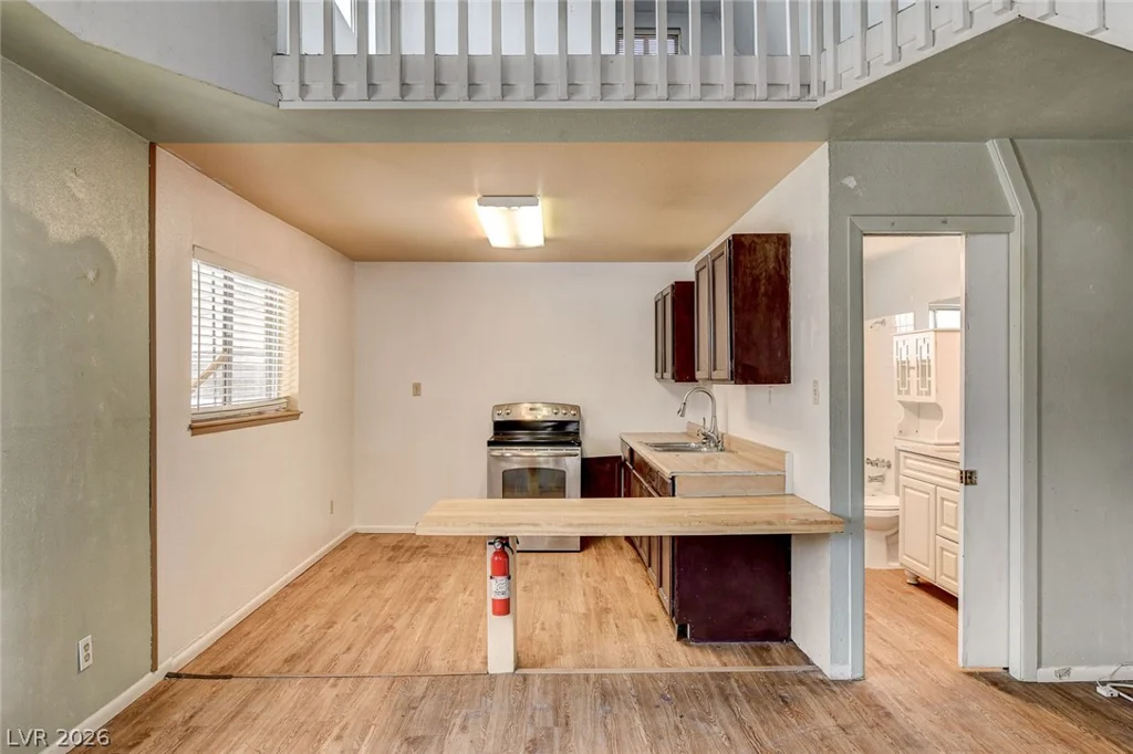 4388 Hacienda, Las Vegas, NV 89120