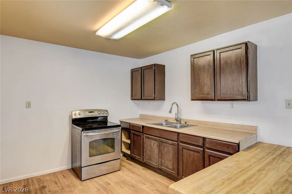 4388 Hacienda, Las Vegas, NV 89120