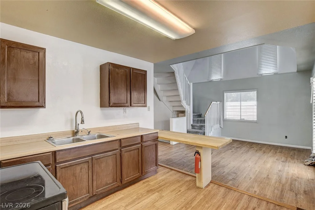 4388 Hacienda, Las Vegas, NV 89120