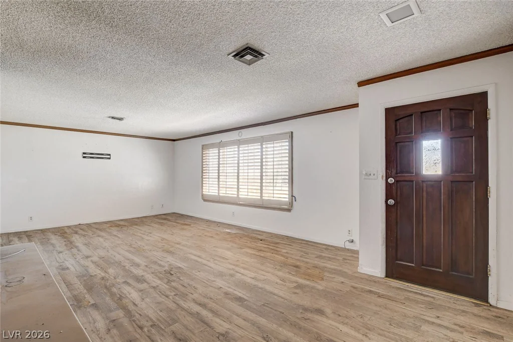 4388 Hacienda, Las Vegas, NV 89120