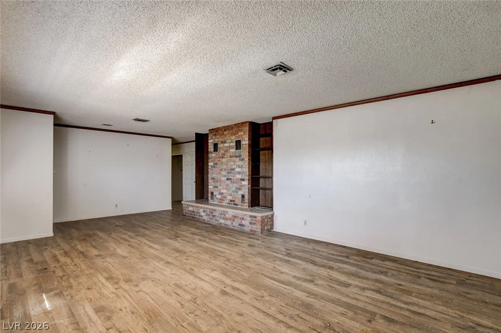 4388 Hacienda, Las Vegas, NV 89120
