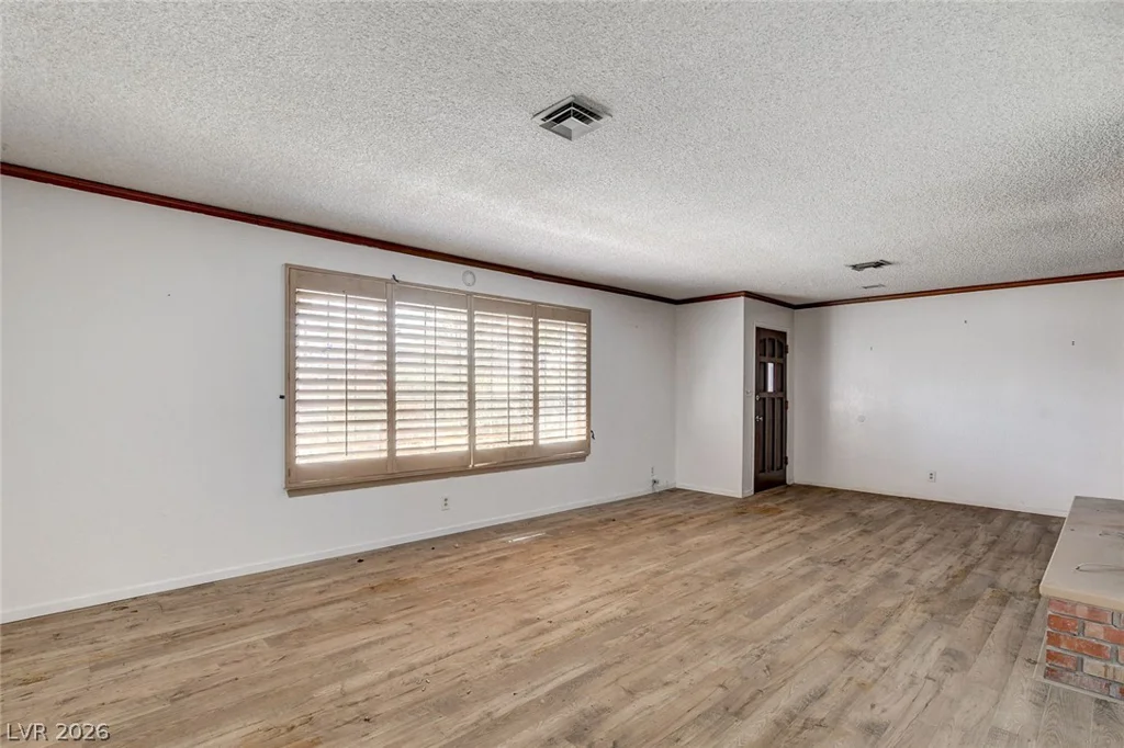 4388 Hacienda, Las Vegas, NV 89120