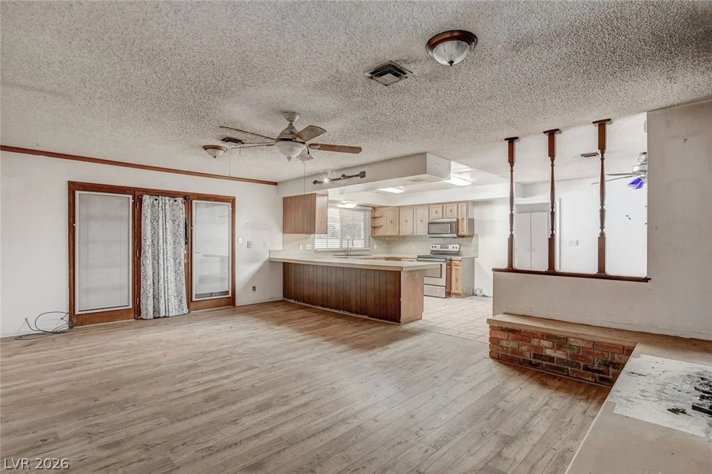 4388 Hacienda, Las Vegas, NV 89120