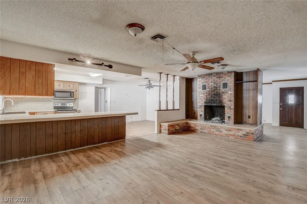 4388 Hacienda, Las Vegas, NV 89120