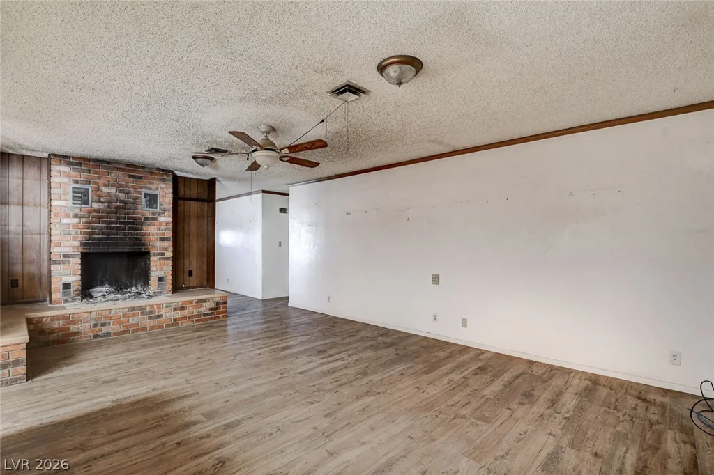 4388 Hacienda, Las Vegas, NV 89120
