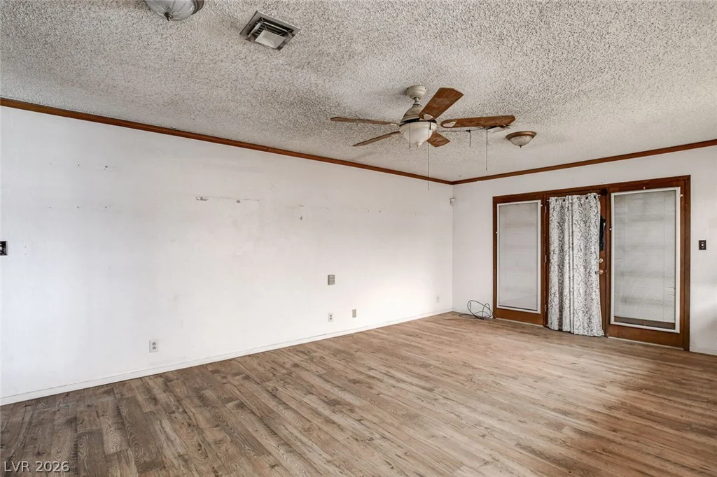 4388 Hacienda, Las Vegas, NV 89120