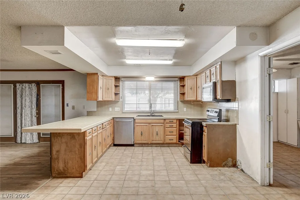 4388 Hacienda, Las Vegas, NV 89120