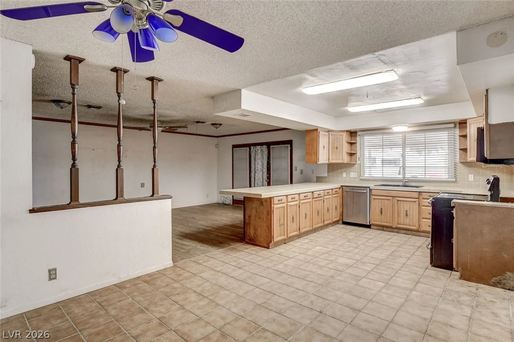 4388 Hacienda, Las Vegas, NV 89120