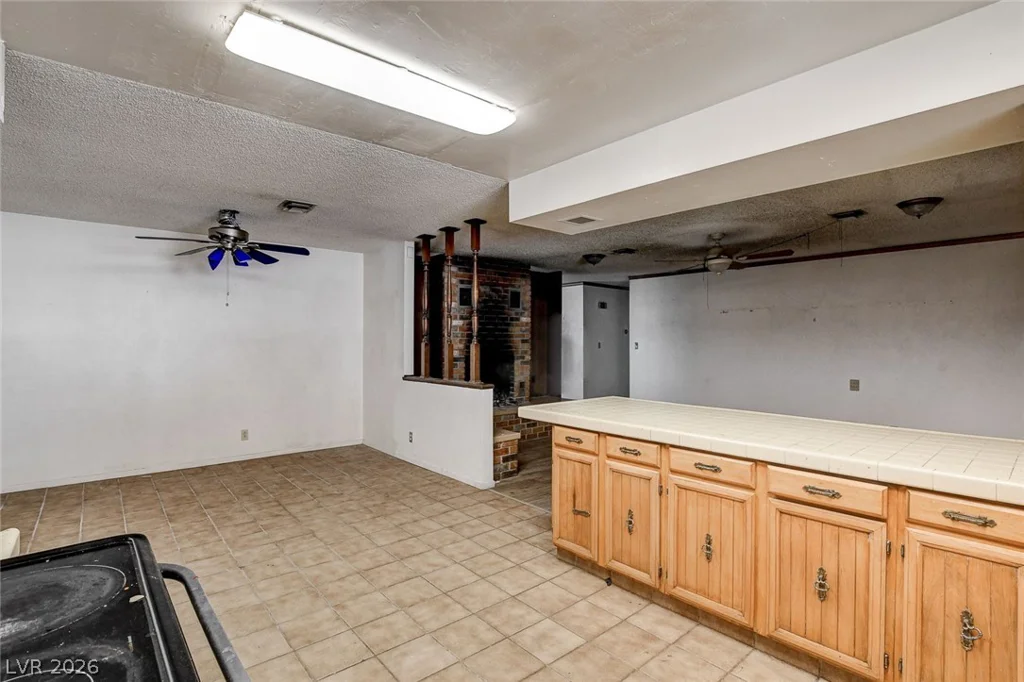 4388 Hacienda, Las Vegas, NV 89120