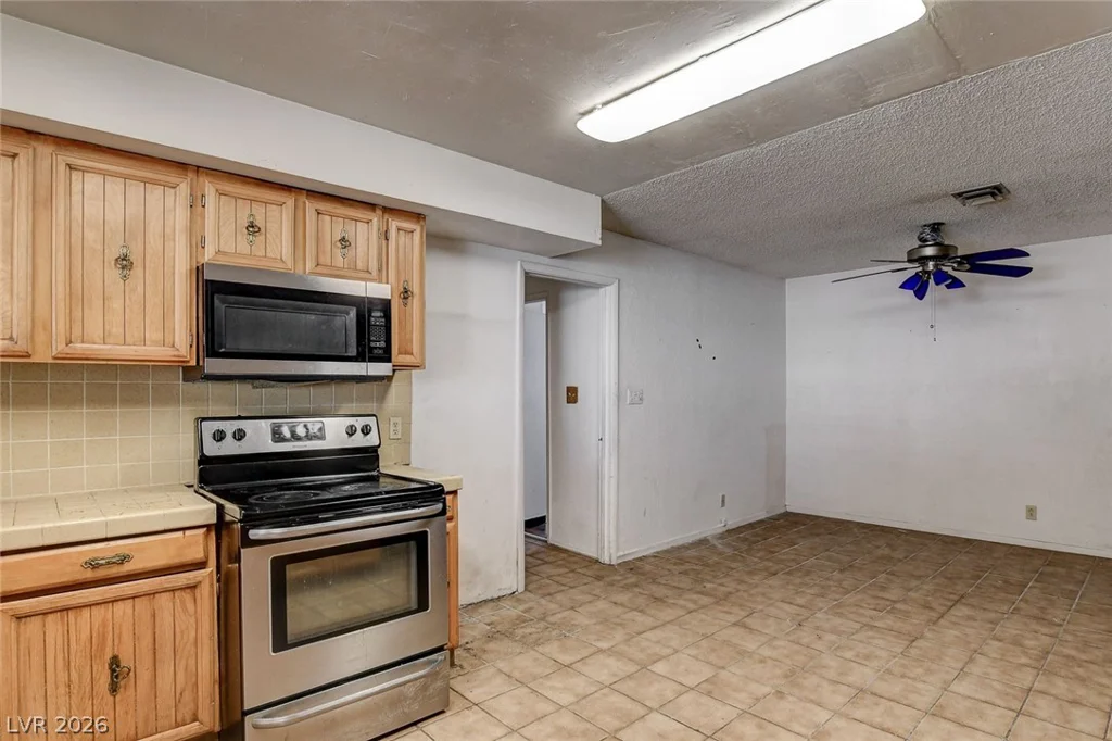4388 Hacienda, Las Vegas, NV 89120